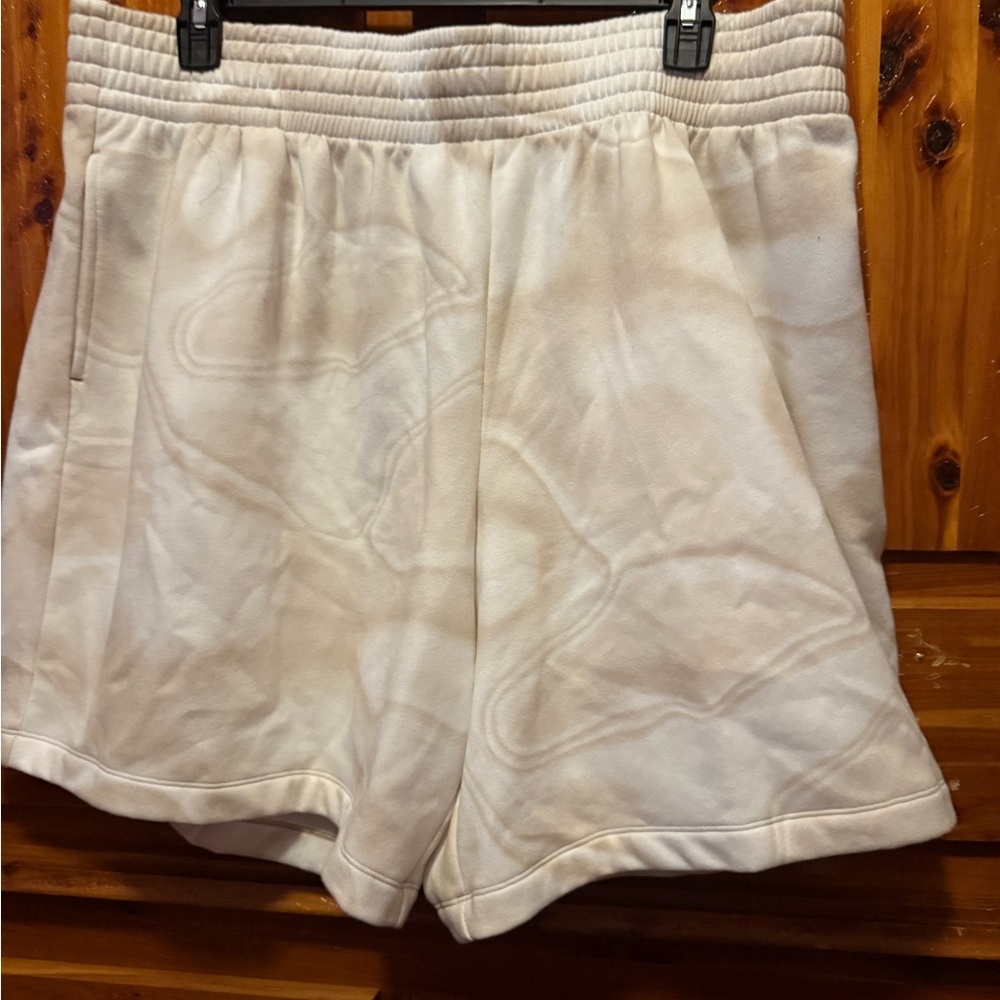 DSG Cream Athletic Shorts with Drawstring Waist and Textured Fabric